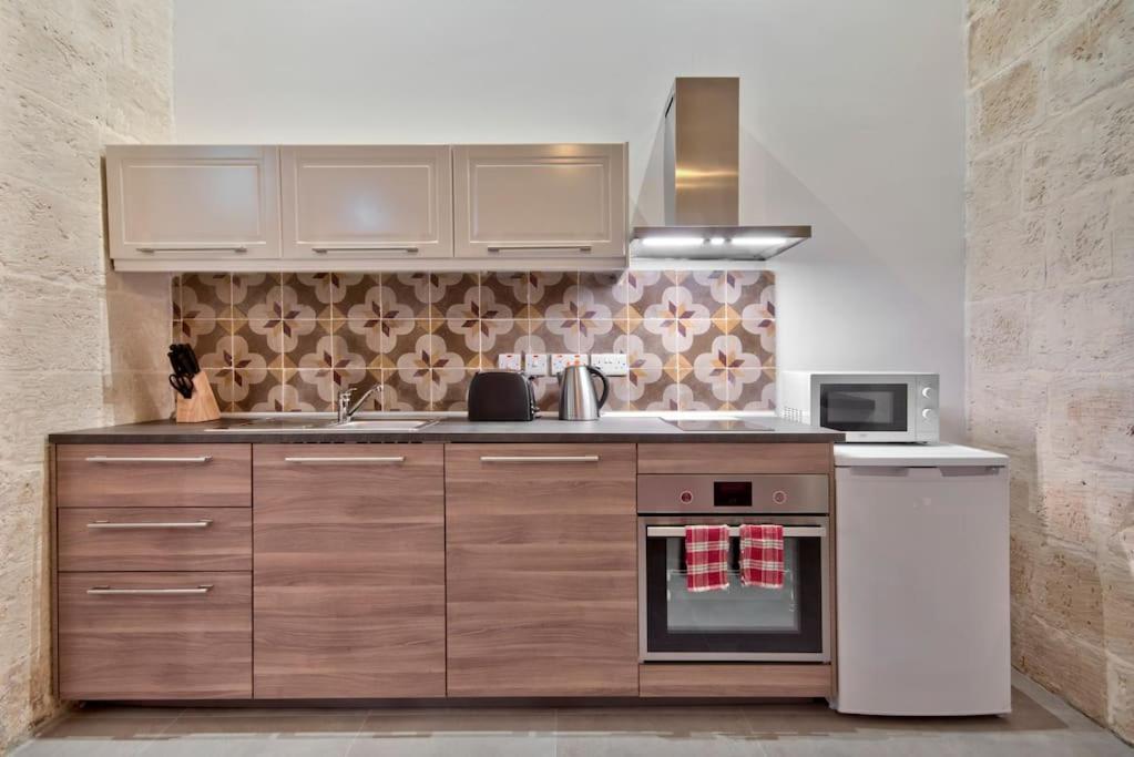 Vallettastay Old Lodge Apartment 2 Bagian luar foto