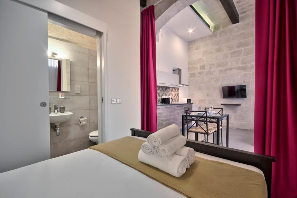 Vallettastay Old Lodge Apartment 2 Bagian luar foto