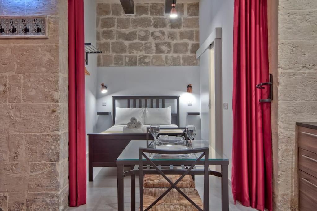 Vallettastay Old Lodge Apartment 2 Bagian luar foto